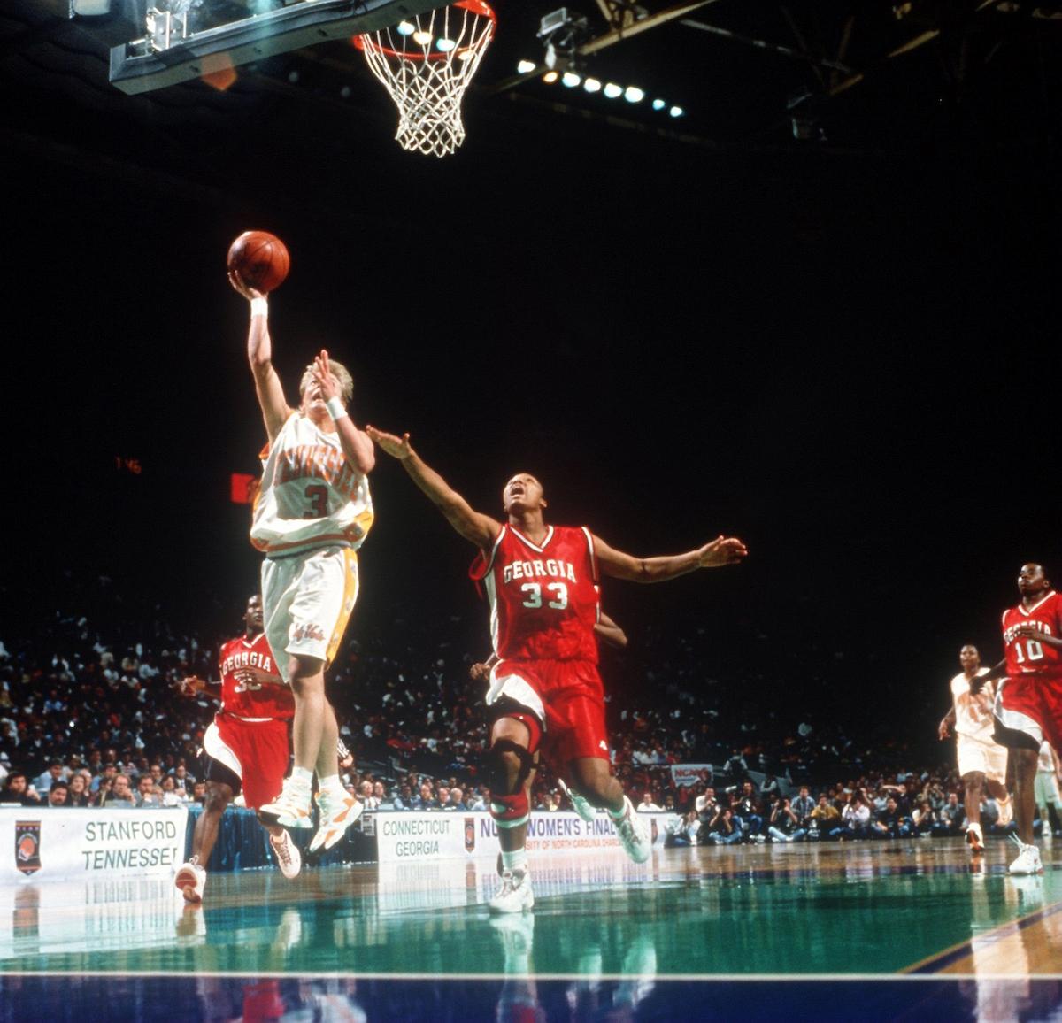 Michelle Marciniak shoots in Tennessee's 1996 title game